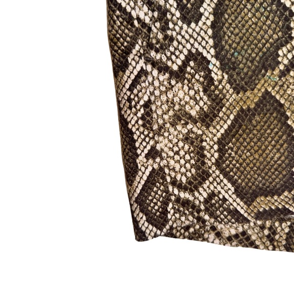 MICHAEL KORS snakeskin print shorts women’s size 10 medium - chino style - Picture 5 of 13